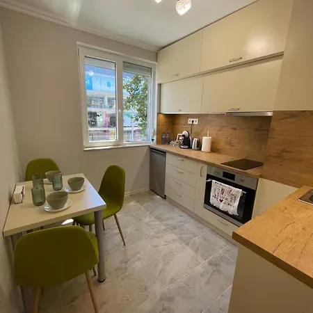 Seven Hills With Optional Parking Apartment *